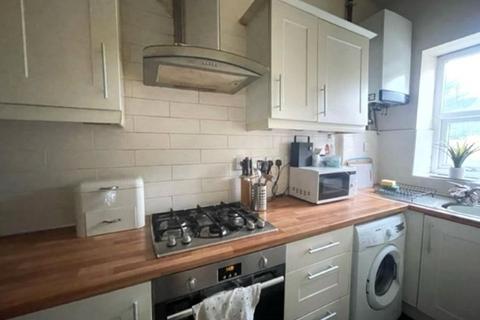 2 bedroom terraced house to rent, Pearl Street, Batley, Kirklees, WF17