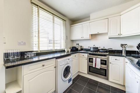 2 bedroom flat to rent, Fulham Road, South Kensington, London SW3