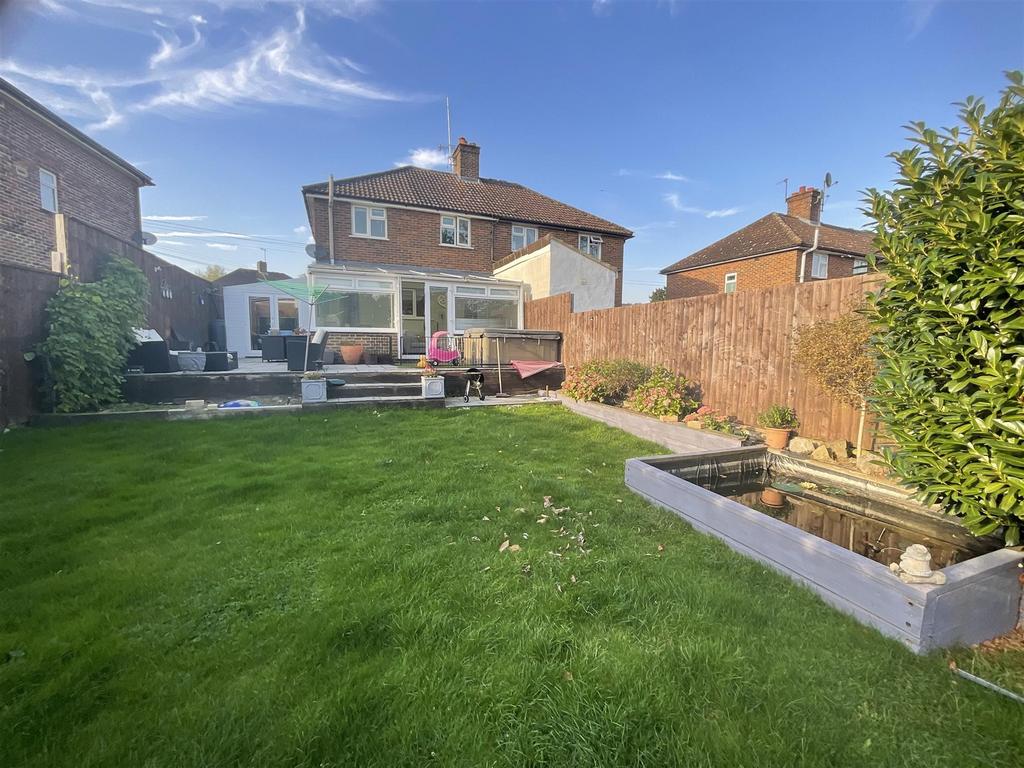 Stuart Road, Reigate, Surrey 2 bed semidetached house for sale £460,000