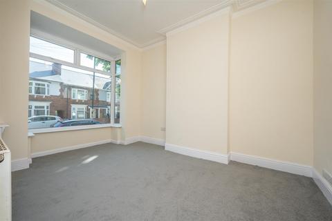 3 bedroom terraced house to rent, The Avenue, Birmingham B27