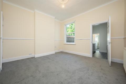 3 bedroom terraced house to rent, The Avenue, Birmingham B27