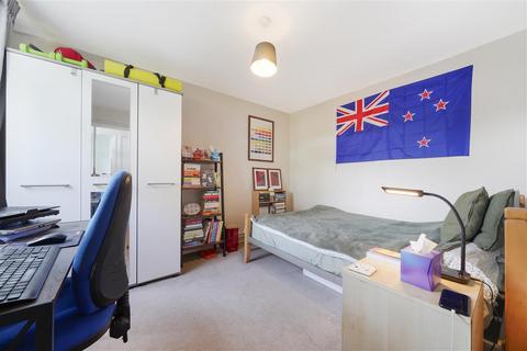 4 bedroom flat for sale, Askill Drive, SW15