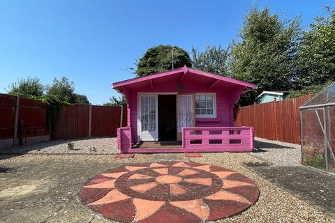 2 bedroom semi-detached bungalow for sale, Westland Road, Lowestoft