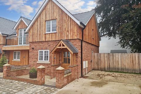 2 bedroom semi-detached house to rent, Castle Street, Usk NP15