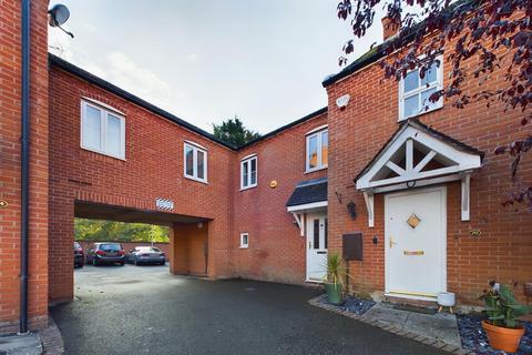 3 bedroom end of terrace house to rent, Middlewood Close, Solihull B91