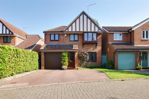 4 bedroom detached house for sale, The Spur, Cheshunt, Waltham Cross