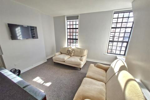 5 bedroom flat to rent, * £150pppw BILLS INCL* 5 Bed Apartment BATH INN - NG3 1JE