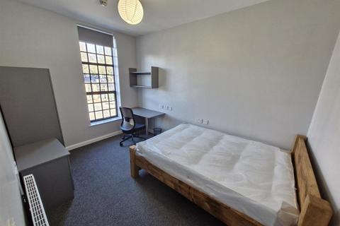 5 bedroom flat to rent, * £150pppw BILLS INCL* 5 Bed Apartment BATH INN - NG3 1JE