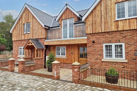 2 bedroom terraced house to rent, Castle Street, Usk NP15