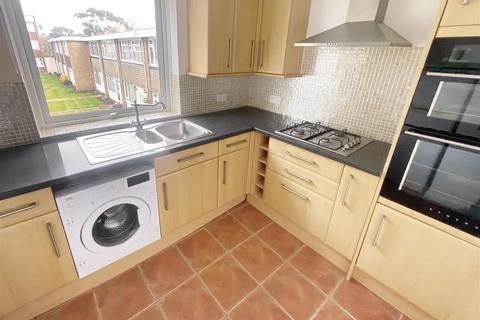 2 Bramber Square, Rustington, Littlehampton, BN16 3EJ