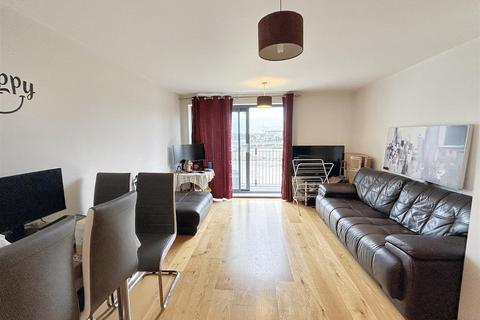 2 bedroom apartment for sale, High Street, London