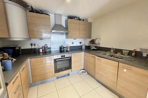 2 bedroom apartment for sale, High Street, London