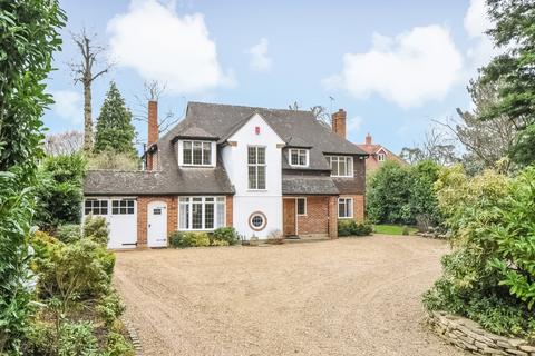 4 bedroom detached house to rent, Granville Close, St Georges Hill, Weybridge, Surrey, KT13