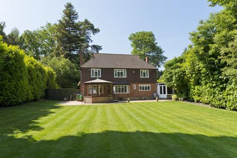 4 bedroom detached house to rent, Granville Close, St Georges Hill, Weybridge, Surrey, KT13