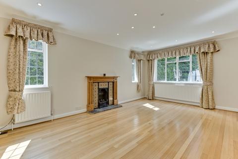 4 bedroom detached house to rent, Granville Close, St Georges Hill, Weybridge, Surrey, KT13