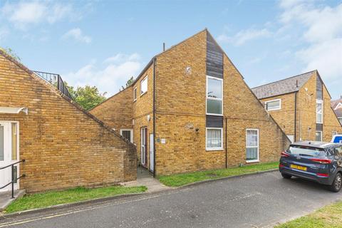 2 bedroom maisonette for sale, Pear Tree Court, Upper Richmond Road, London