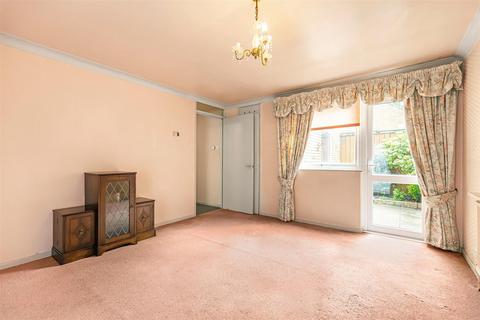 2 bedroom maisonette for sale, Pear Tree Court, Upper Richmond Road, London