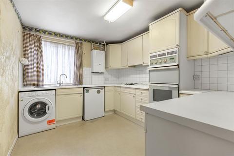 2 bedroom maisonette for sale, Pear Tree Court, Upper Richmond Road, London