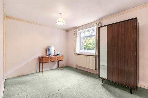 2 bedroom maisonette for sale, Pear Tree Court, Upper Richmond Road, London