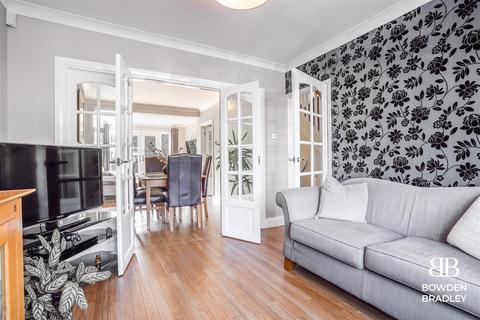 4 Clunas Gardens, Romford, RM2 6RT
