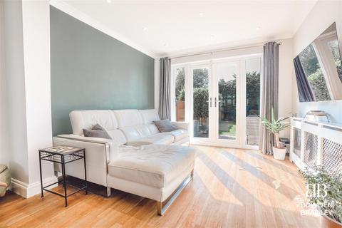 4 Clunas Gardens, Romford, RM2 6RT