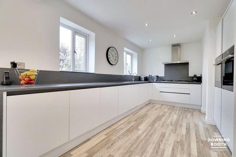 19 Osprey Close, Whittington, Lichfield, WS14 9HT