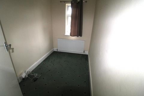 2 bedroom flat to rent, North Road, Southall UB1