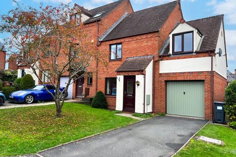 3 bedroom end of terrace house for sale, Russell Close, Worcester WR2