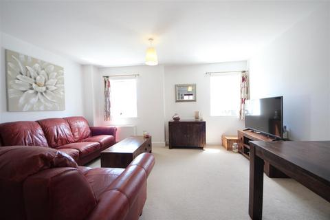 3 bedroom terraced house to rent, Bayleaf Avenue, Peterborough PE7