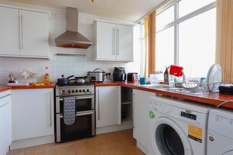 1 Ilminster Close, Barry, CF63 1BU