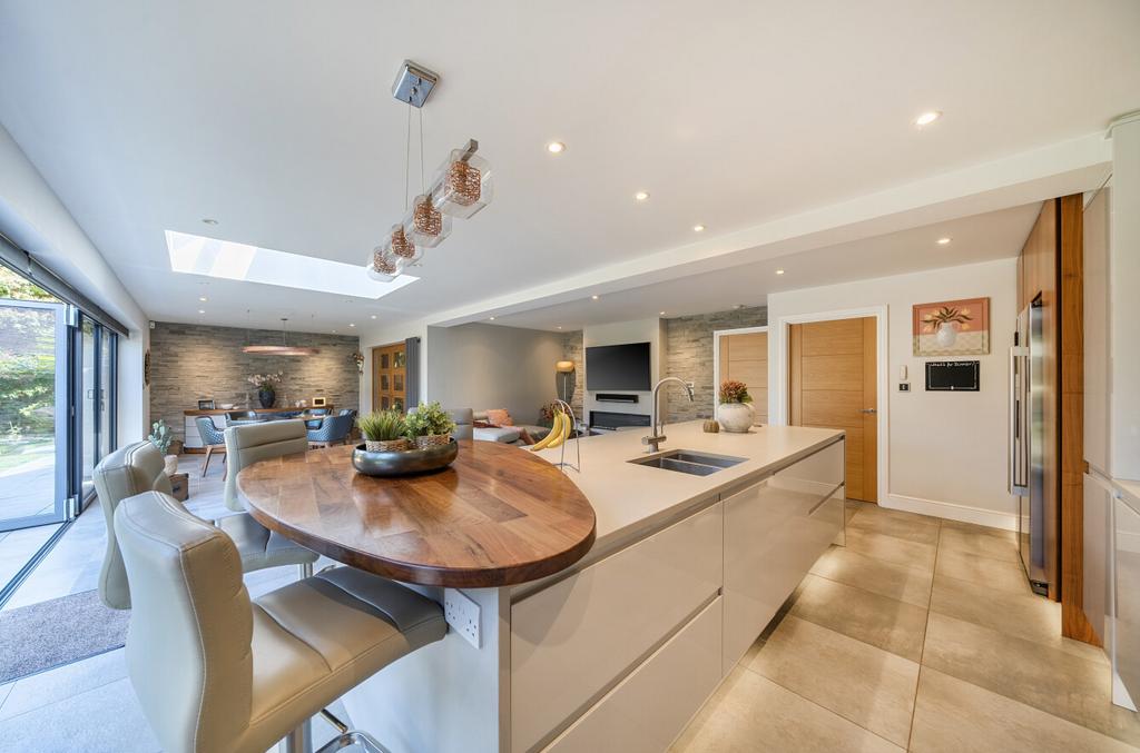 Kitchen / Reception