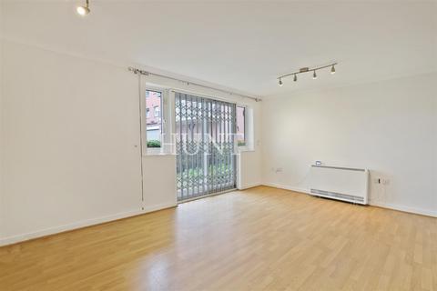 32 Clementine Walk, Woodford Green, IG8 9GT