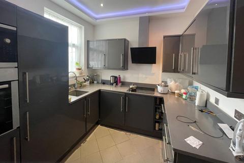 1 bedroom flat for sale, Ground Floor Flat, 47A Neville Road, Croydon, Surrey, CR0 2DS