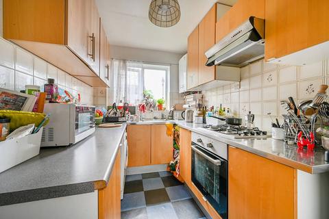 2 bedroom flat to rent, Avenue Road, South Acton, London, W3