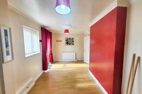 2 bedroom terraced house to rent, Tregoney Avenue, Murton SR7