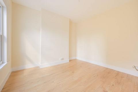 4 Oak Crescent, London, E16 4QL