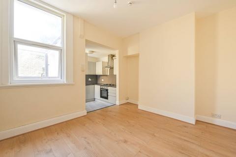 4 Oak Crescent, London, E16 4QL