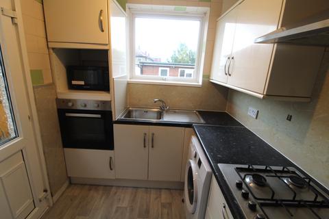 3 bedroom semi-detached house to rent, Hurstfield Crescent, Hayes UB4