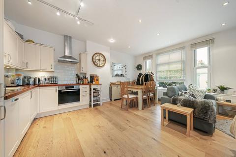 1 bedroom flat for sale, St John's Hill, St John's Hill, London, SW11