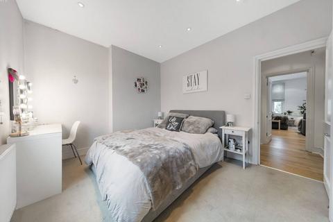 1 bedroom flat for sale, St John's Hill, St John's Hill, London, SW11