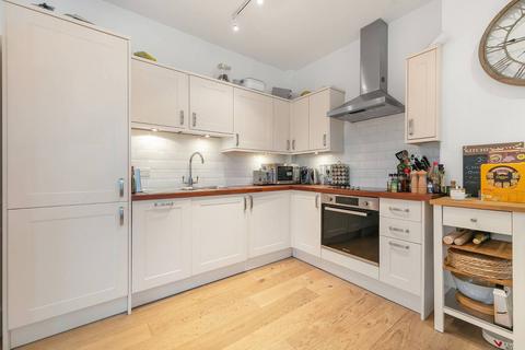 1 bedroom flat for sale, St John's Hill, St John's Hill, London, SW11