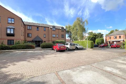 1 bedroom flat for sale, Wallace House, Lammas Walk, Warwick