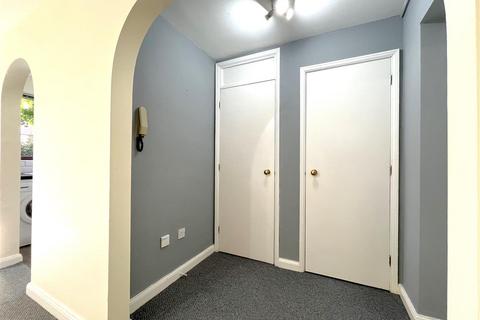 1 bedroom flat for sale, Wallace House, Lammas Walk, Warwick