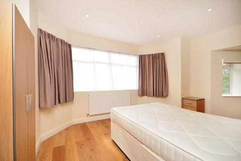 3 bedroom flat to rent, Garrick Avenue, Golders Green, London, NW11