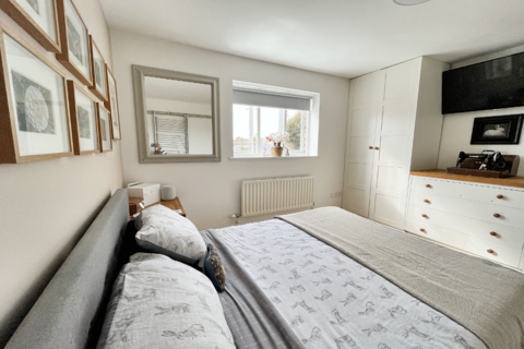 6 Bences Close, Marshfield, Chippenham, SN14 8TD