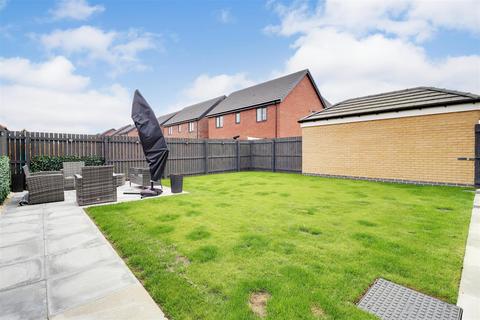 4 bedroom detached house for sale, Warwick Crescent, Brough