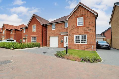 4 bedroom detached house for sale, Warwick Crescent, Brough