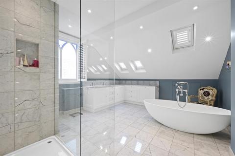 32 Murray Road, London, SW19 4PE