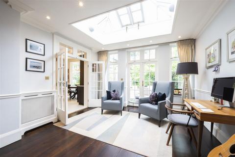 32 Murray Road, London, SW19 4PE