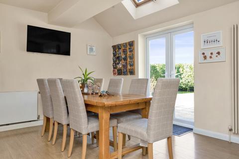 28 Links Road, Ashtead, KT21 2HF